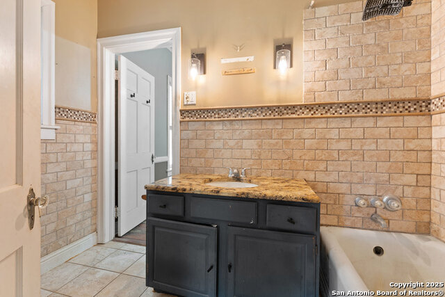 Image 27 of 41 For 391 Broadview Dr W