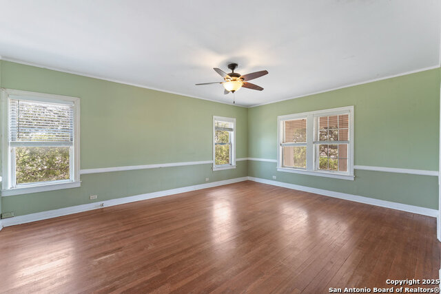 Image 28 of 41 For 391 Broadview Dr W