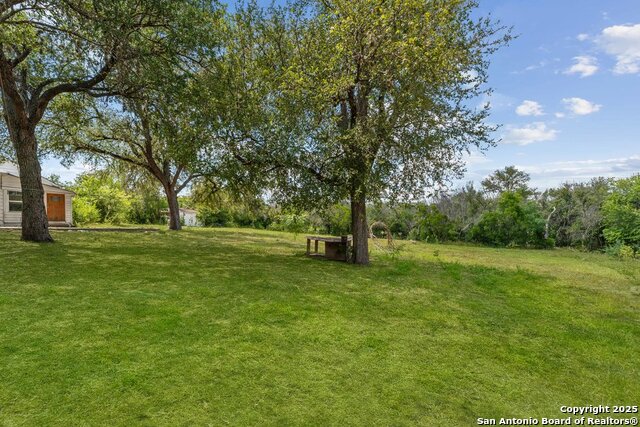 Image 33 of 41 For 391 Broadview Dr W