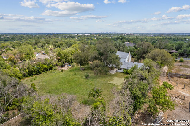Image 39 of 41 For 391 Broadview Dr W