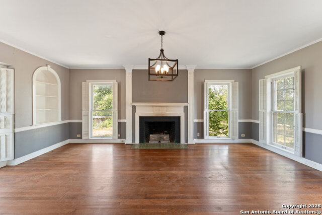 Image 6 of 41 For 391 Broadview Dr W
