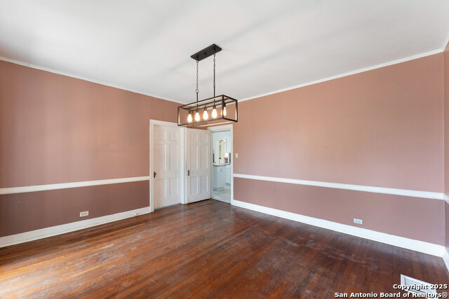 Image 8 of 41 For 391 Broadview Dr W