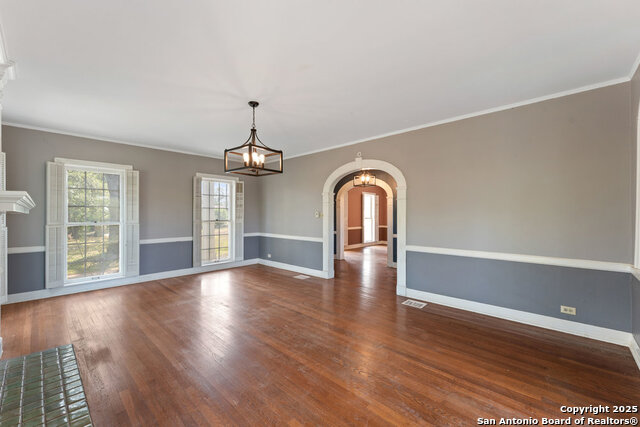 Image 9 of 41 For 391 Broadview Dr W