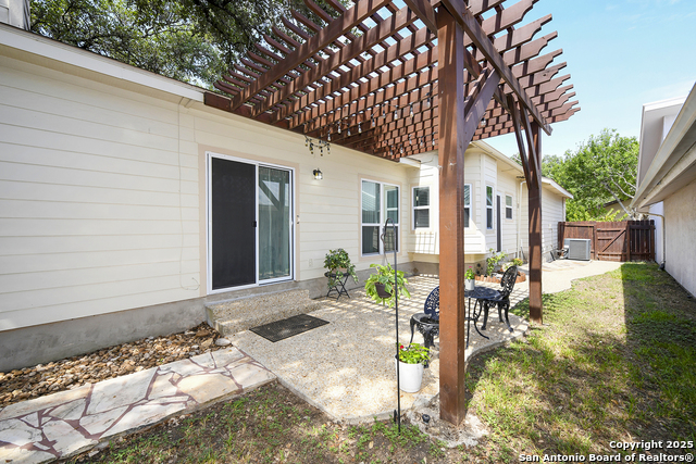 Listing photo id 31 for 3446 River Path St