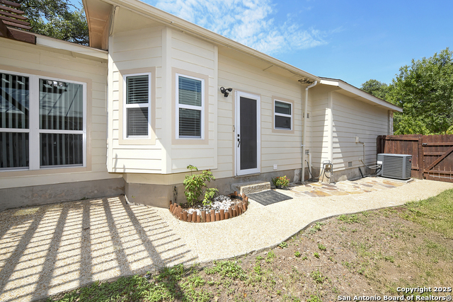 Listing photo id 33 for 3446 River Path St