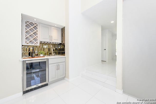 Listing photo id 5 for 3446 River Path St