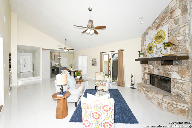 Listing photo id 7 for 3446 River Path St
