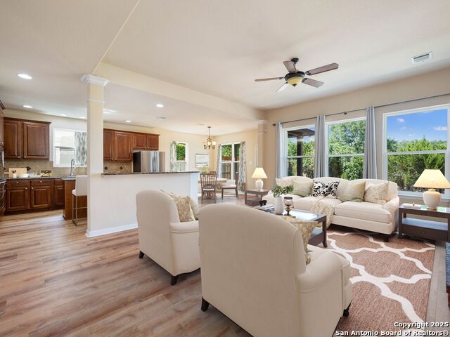 Listing photo id 8 for 2747 Trinity View