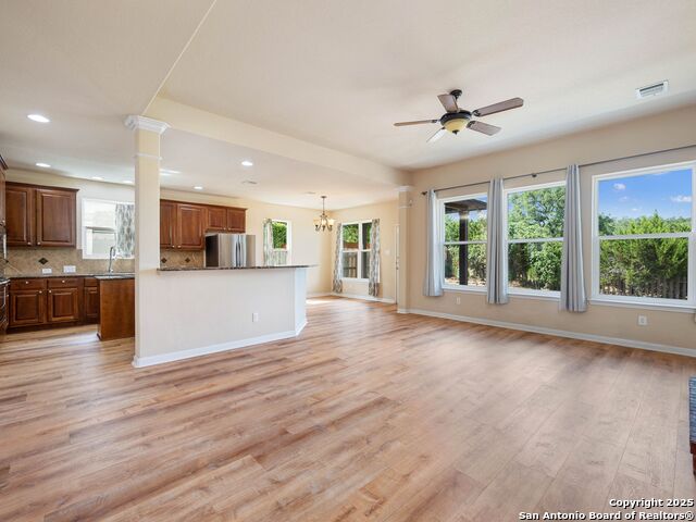 Listing photo id 9 for 2747 Trinity View