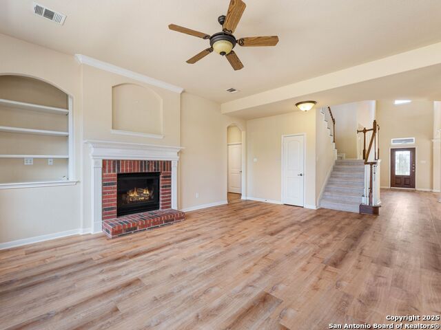 Listing photo id 10 for 2747 Trinity View