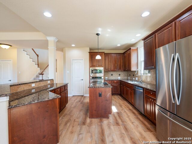 Listing photo id 12 for 2747 Trinity View