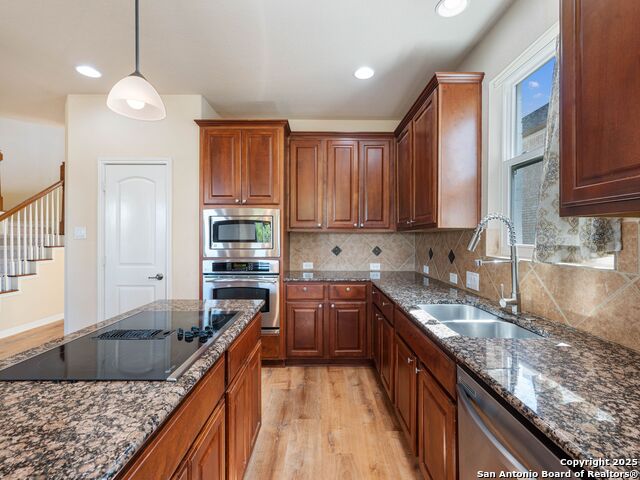Listing photo id 13 for 2747 Trinity View