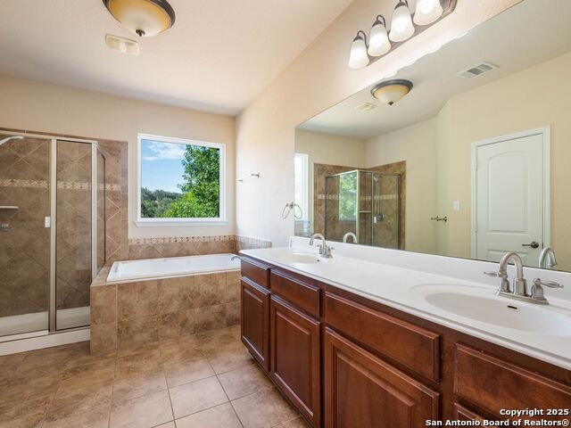 Listing photo id 21 for 2747 Trinity View