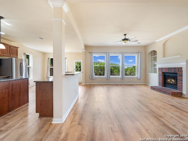 Listing photo id 7 for 2747 Trinity View