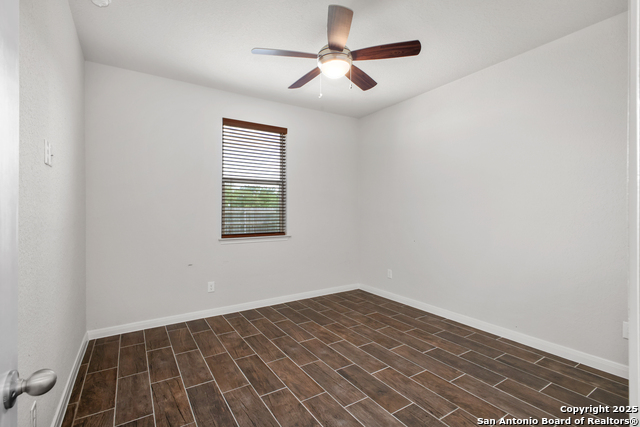 Image 15 of 34 For 13826 Chester Knoll