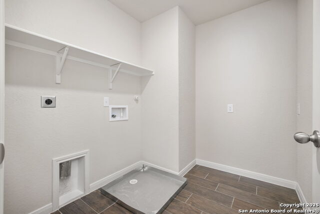 Image 24 of 34 For 13826 Chester Knoll