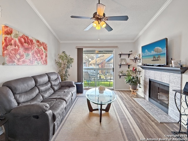 Listing photo id 3 for 14343 Judson 508