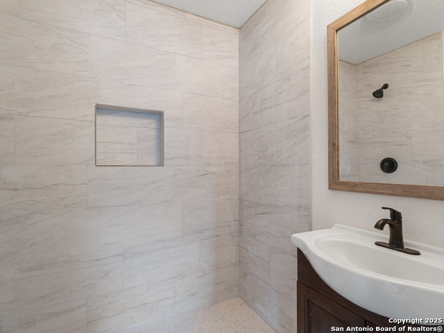 Image 10 of 23 For 2336 Houston E