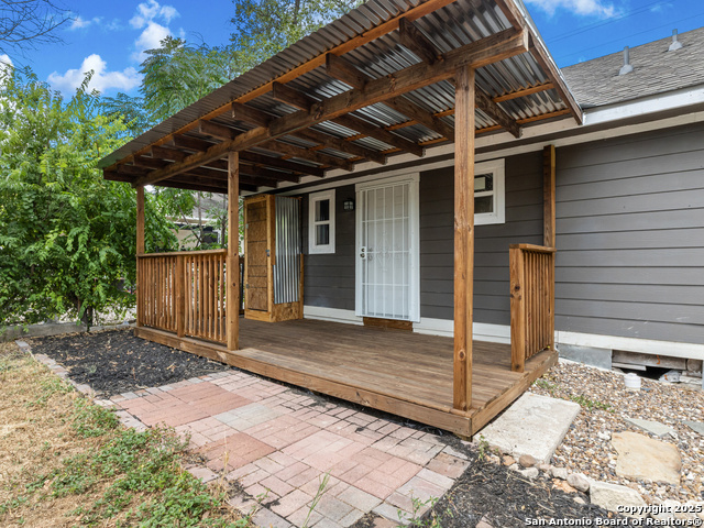 Image 16 of 23 For 2336 Houston E