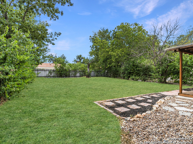 Image 18 of 23 For 2336 Houston E