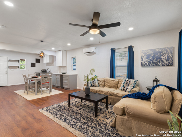 Image 4 of 23 For 2336 Houston E