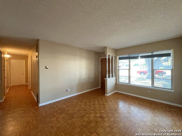 Image 11 of 41 For 4543 Cambray Dr