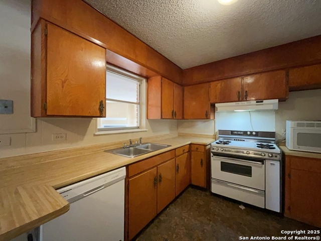 Image 13 of 41 For 4543 Cambray Dr