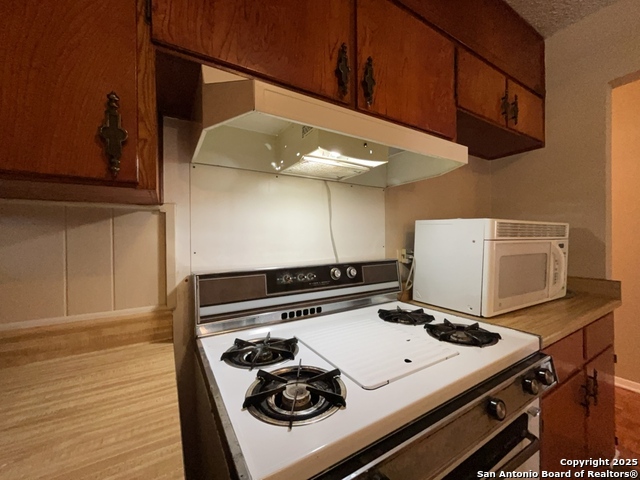 Image 14 of 41 For 4543 Cambray Dr