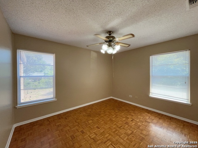 Image 20 of 41 For 4543 Cambray Dr