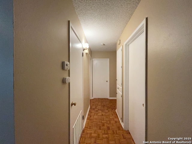 Image 24 of 41 For 4543 Cambray Dr