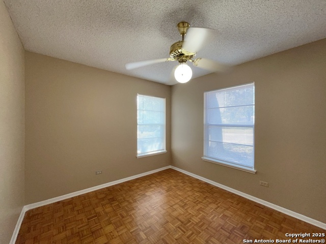 Image 25 of 41 For 4543 Cambray Dr