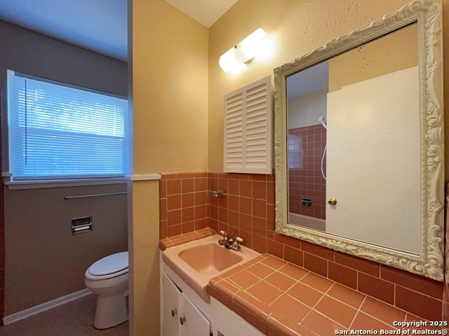 Image 27 of 41 For 4543 Cambray Dr