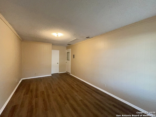 Image 32 of 41 For 4543 Cambray Dr