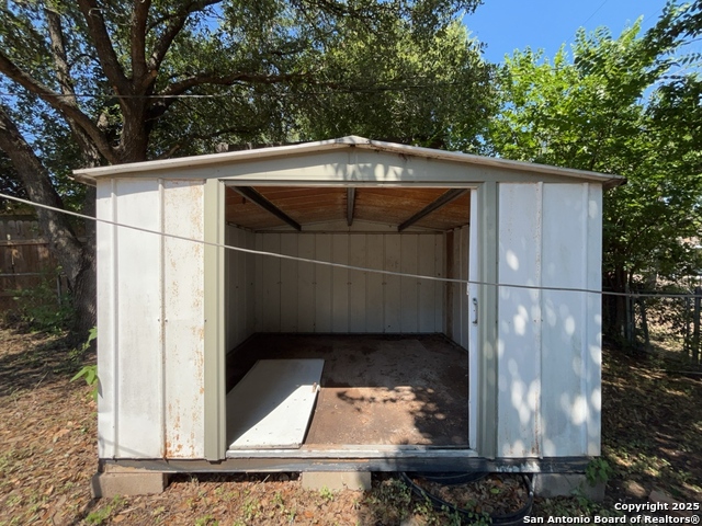 Image 36 of 41 For 4543 Cambray Dr