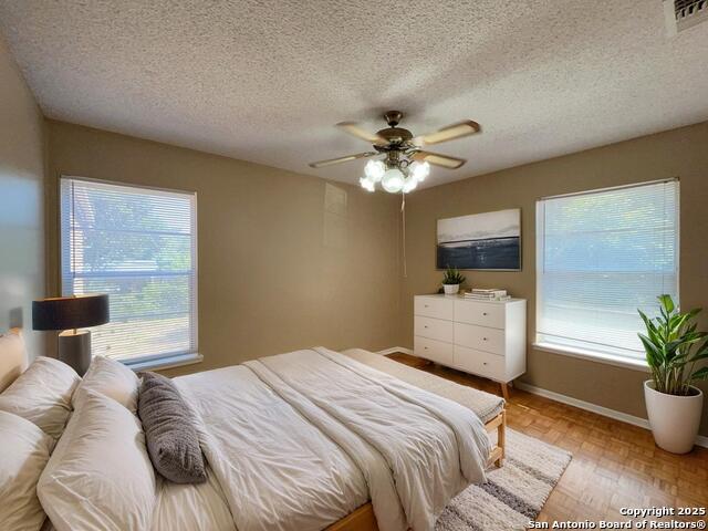 Image 5 of 41 For 4543 Cambray Dr