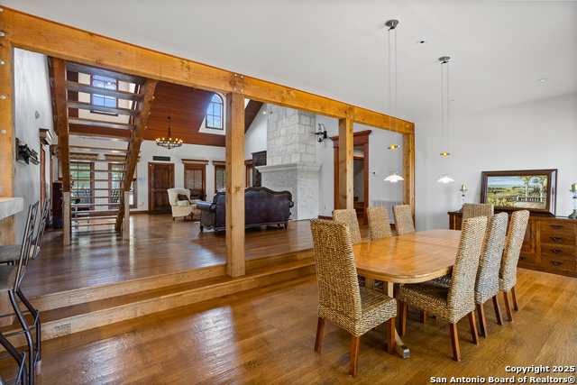 Listing photo id 10 for 597 Krause