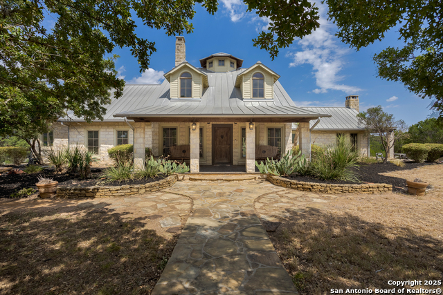 Listing photo id 0 for 597 Krause