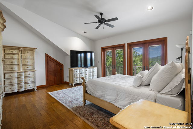 Listing photo id 24 for 597 Krause