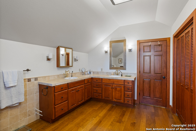 Listing photo id 26 for 597 Krause
