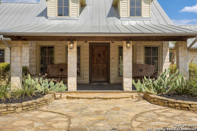 Listing photo id 1 for 597 Krause