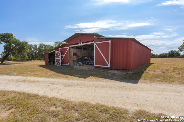 Listing photo id 42 for 597 Krause