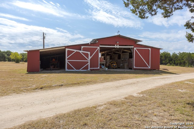 Listing photo id 43 for 597 Krause
