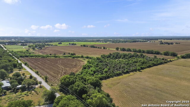 Listing photo id 5 for 4410 Ploetz  