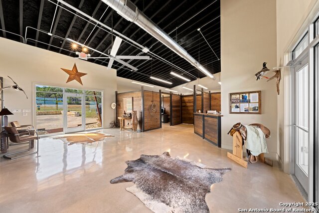 Listing photo id 9 for 609 Fm 289