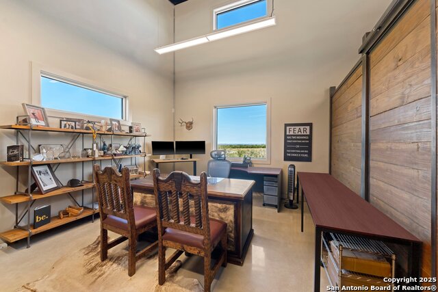 Listing photo id 13 for 609 Fm 289