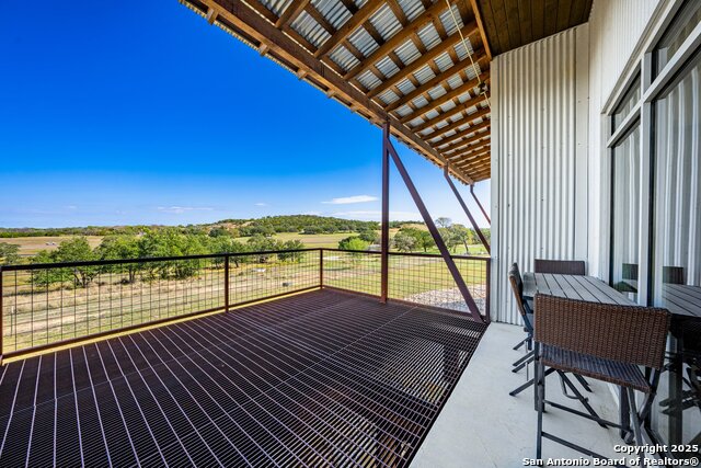 Listing photo id 1 for 609 Fm 289