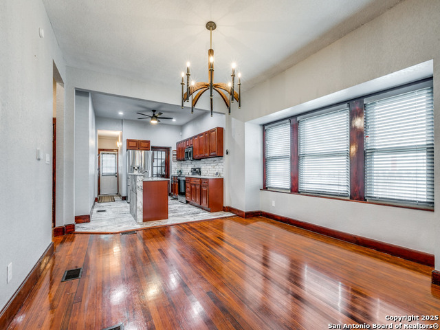 Listing photo id 10 for 1520 Virginia Boulevard
