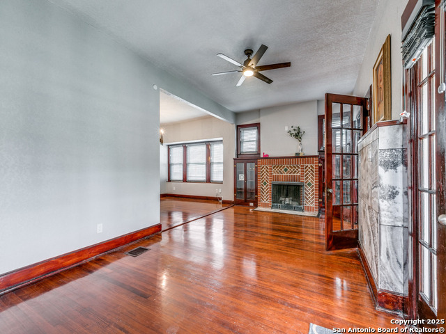 Listing photo id 3 for 1520 Virginia Boulevard