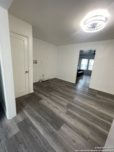 Image 3 of 6 For 630 Guenther Ave S 1