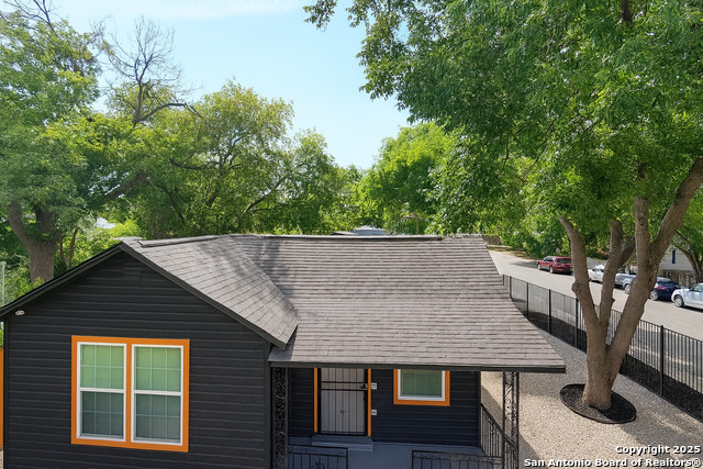 Image 16 of 21 For 703 San Augustine